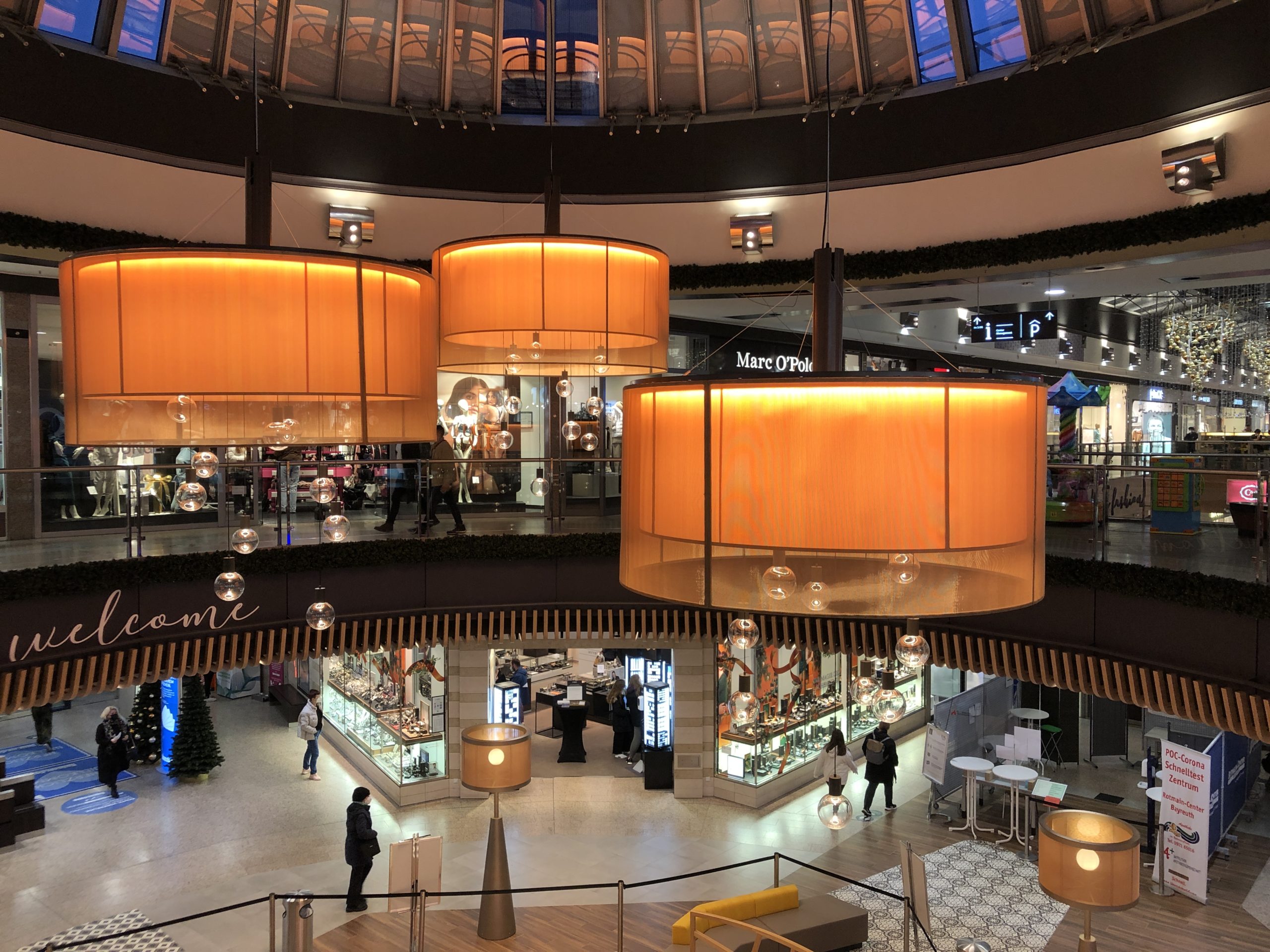 Architektonische Lichtplanung für das Rotmain-Center Bayreuth – Einkaufscenter