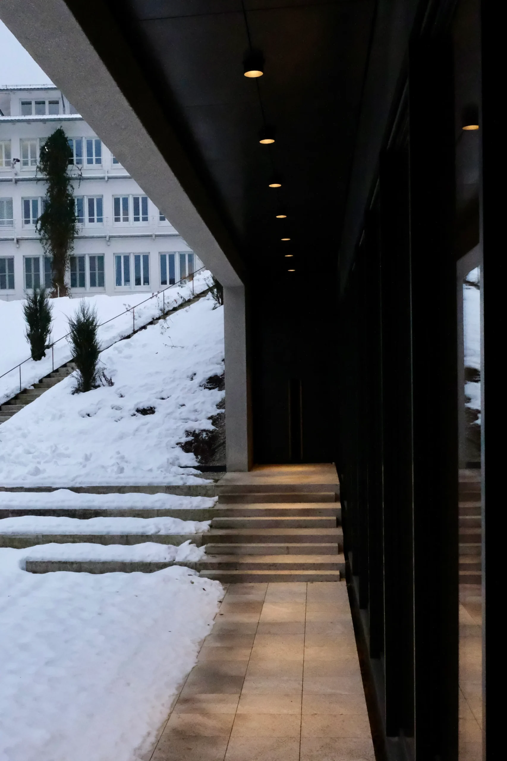 Verlagsgebäude in Baierbrunn mit architektonischer Beleuchtung von Mahmoud Licht