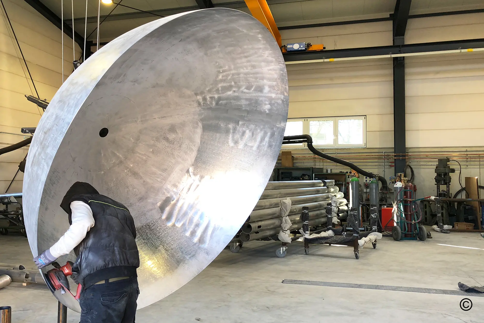 Anfertigung von Leuchten in der Werkstatt für das Einkaufscenter PEP München-Neuperlach